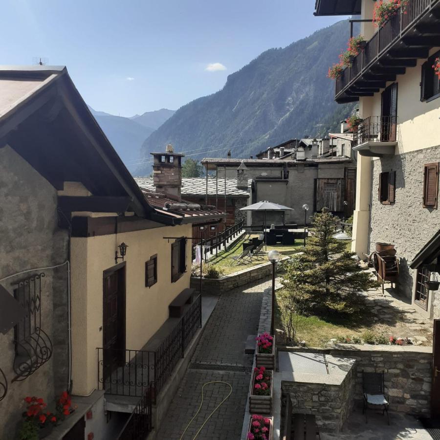 Hotel Ottoz Meuble Courmayeur Exterior foto