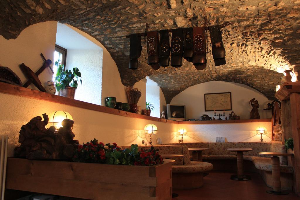 Hotel Ottoz Meuble Courmayeur Exterior foto