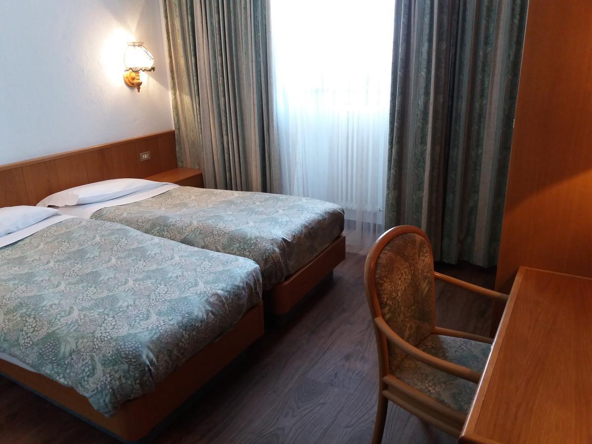 Hotel Ottoz Meuble Courmayeur Exterior foto