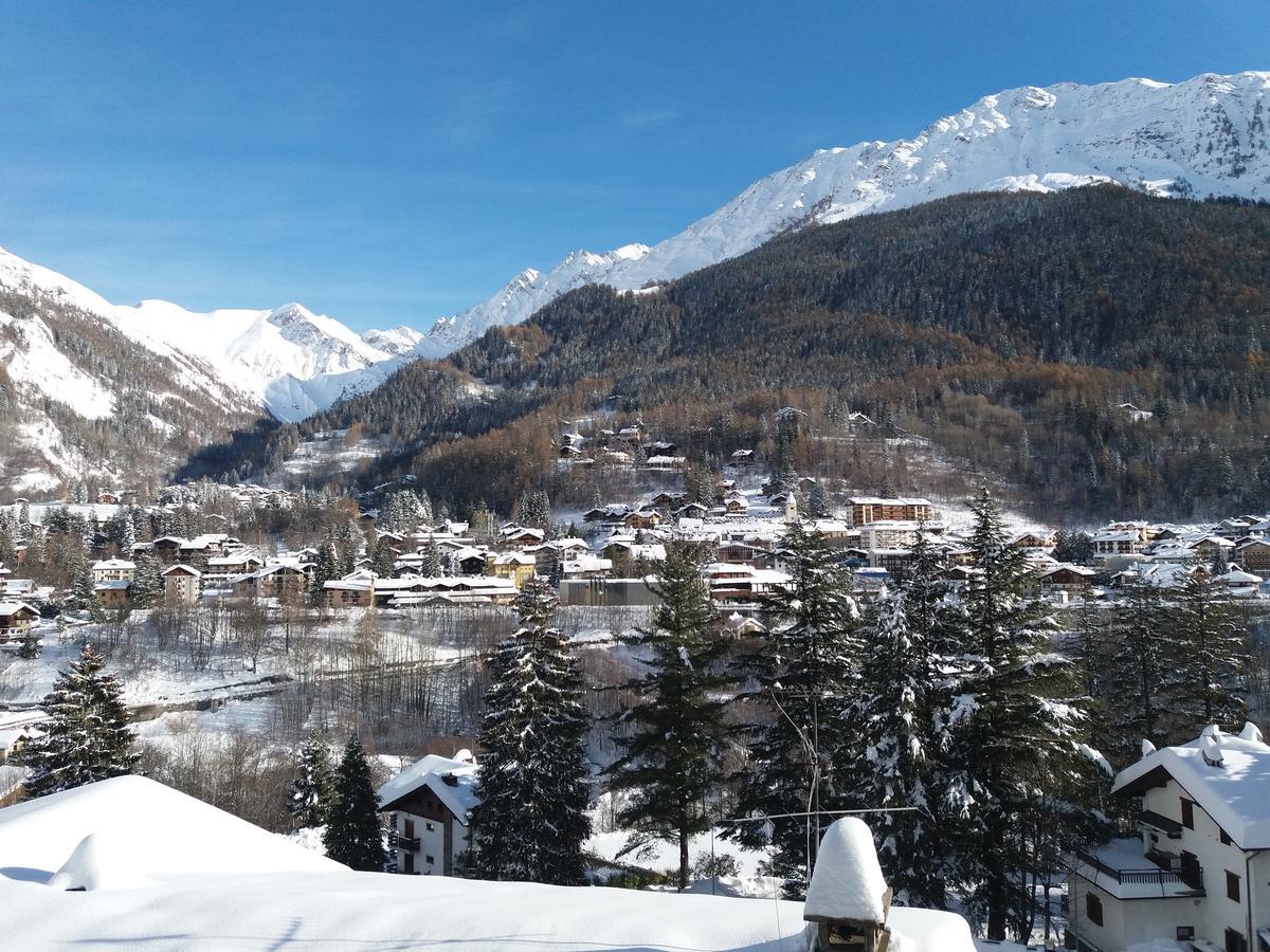 Hotel Ottoz Meuble Courmayeur Exterior foto