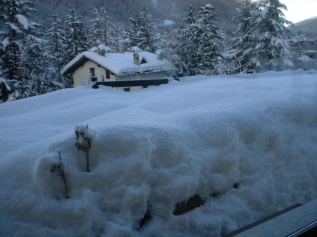 Hotel Ottoz Meuble Courmayeur Exterior foto